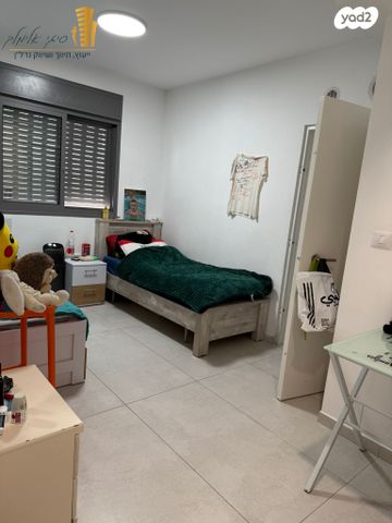 דירה, דרך אריק שרון, מעונות גאולה, חיפה