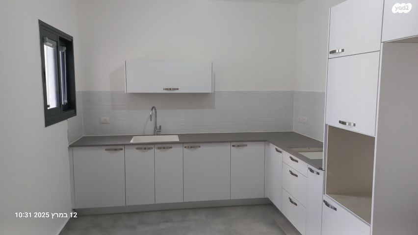 דירה, נורית הירש, דרום חדש, פארק הים, בת ים