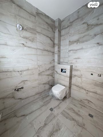 גג/ פנטהאוז, הרב שלום שבזי, אביב, ראש העין