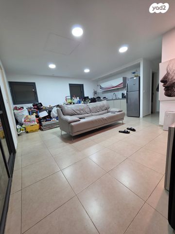 דופלקס, זהרה לביטוב, בנות חיל, ראשון לציון