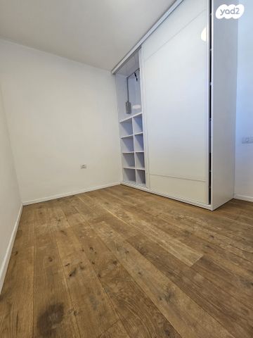 דירה, הרב ניסנבאום 37, אזור תעשיה, בת ים