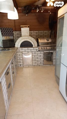 דו משפחתי, ברקת, אבני חן, קיסריה