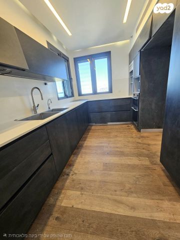 דירה, הרב ניסנבאום 37, אזור תעשיה, בת ים