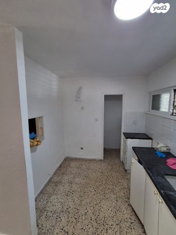 דירה, העבודה 9, ג'סי כהן, חולון