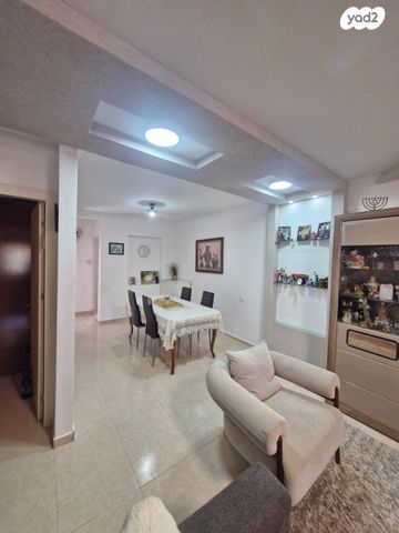 דו משפחתי, גבים, ערד