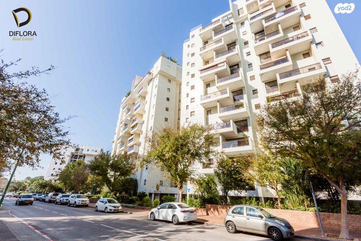 דירה, אורי צבי גרינברג, אזורי חן, גימל החדשה, תל אביב יפו