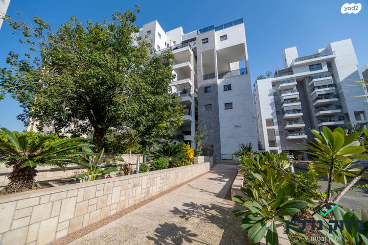 גג/ פנטהאוז, עוזי נרקיס 8, קרית רבין, חולון