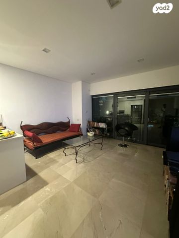 ניסים אלוני 