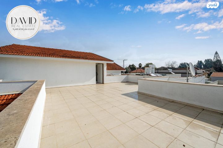 קיבוץ גלויות 13