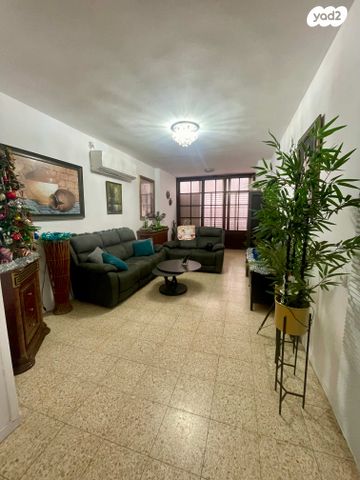 ארלוזורוב 81