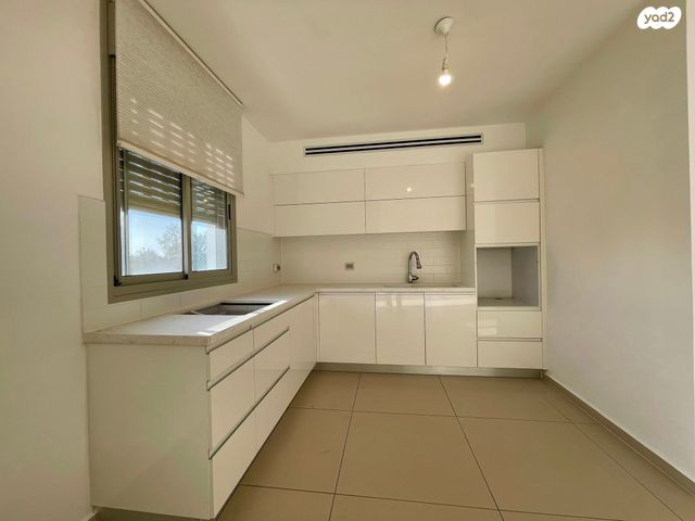 דירה, בקעת סיירים, שקמים ואגמים, אשקלון