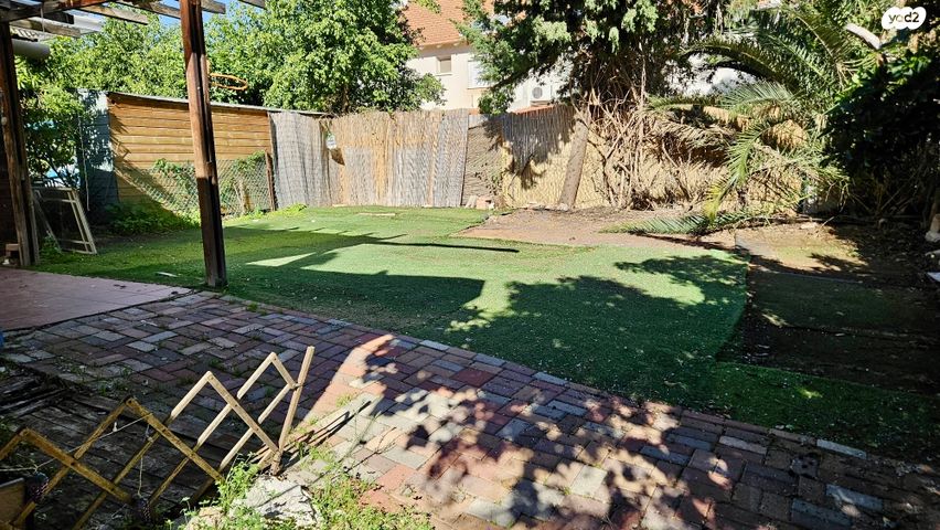 דו משפחתי, צור יגאל, כוכב יאיר / צור יגאל