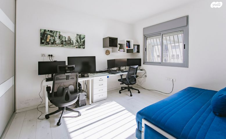 דירה, הרב ישעיהו משורר, הדר גנים, פתח תקווה