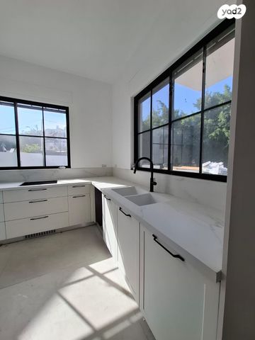 דו משפחתי, אבן יהודה