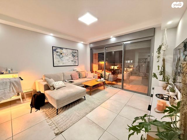 דירה, אהבת אדם, כפר יונה