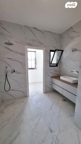 דו משפחתי, אבן יהודה