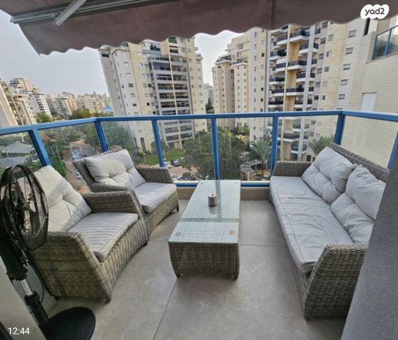 גג/ פנטהאוז, יפה אברהם, קרית רבין, חולון