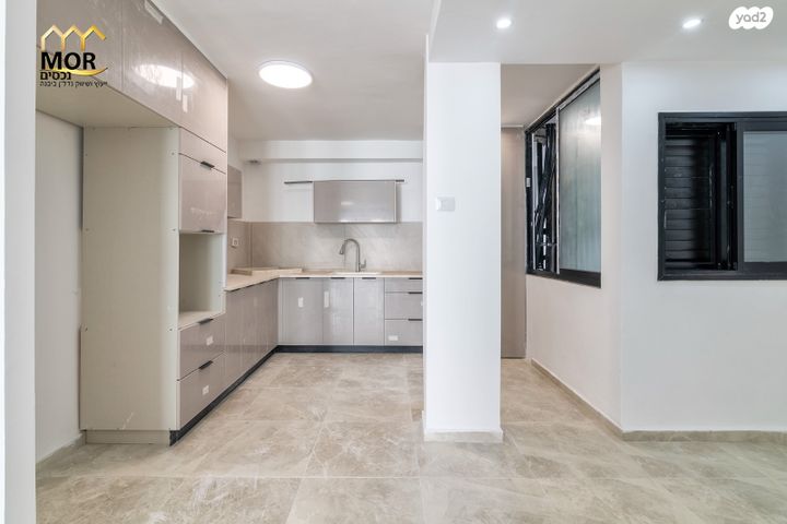 דירה, הדרור, נאות בן גוריון, יבנה