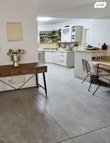 גג/ פנטהאוז, יפה אברהם, קרית רבין, חולון