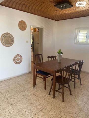 גג/ פנטהאוז, ב' / צפון מערב העיר, רחובות