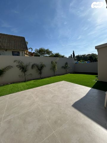 דו משפחתי, גדרה