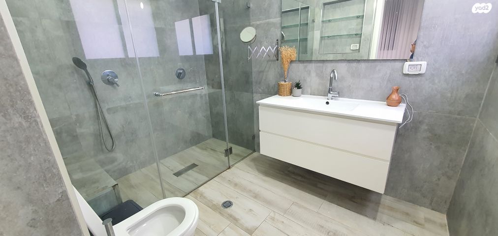 דירה, רב אלוף דן שומרון, קרית קריניצי, רמת גן