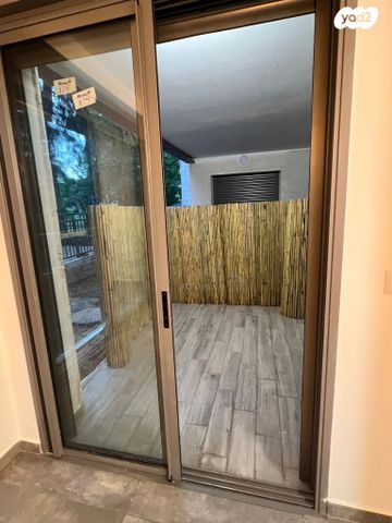 שדרות השושנים 11