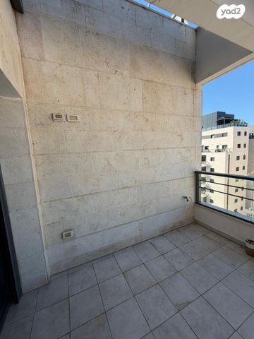 דירה, דבורה עומר, נאות שדה, רעננה