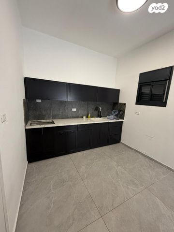 דירה, הרב שלום סלח, אלונים, קרית אתא