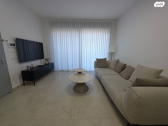 גג/ פנטהאוז, הרב משה מרדכי, טירת כרמל