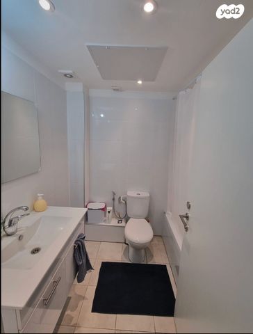 דירה, דבורה עומר, נאות שדה, רעננה