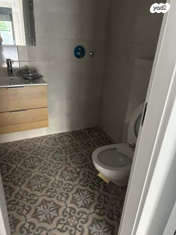 דירה, הגדוד העברי, רעננה