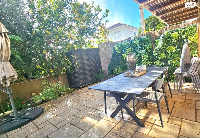 דו משפחתי, סביון