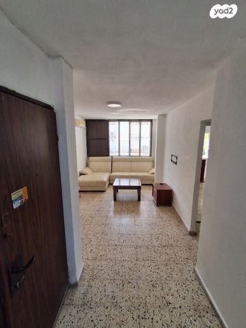 דירה, העבודה 9, ג'סי כהן, חולון