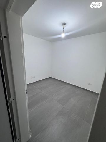 דירה, הרצל, בת ים