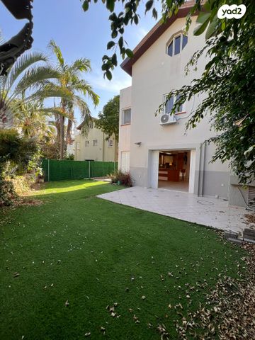 דו משפחתי, חיים גלעד 16, בת גנים, פתח תקווה