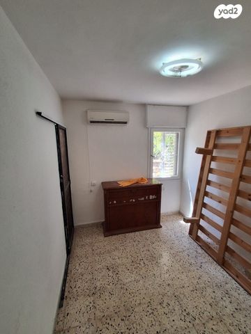 דירה, העבודה 9, ג'סי כהן, חולון