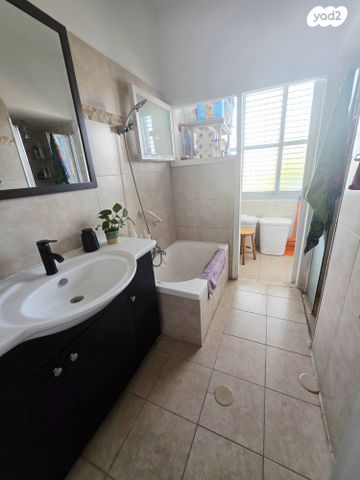 דירה, הרצליה