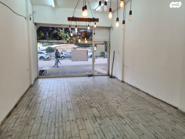 חנויות/ שטח מסחרי