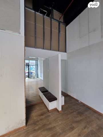 חנויות/ שטח מסחרי, שדרות ההסתדרות 25, צומת הקריות, חוף שמן, חיפה