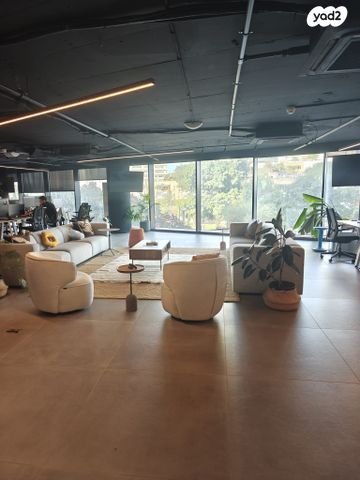 דרך מנחם בגין 144