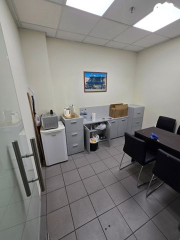 חנויות/ שטח מסחרי, שדרות ההסתדרות 25, צומת הקריות, חוף שמן, חיפה