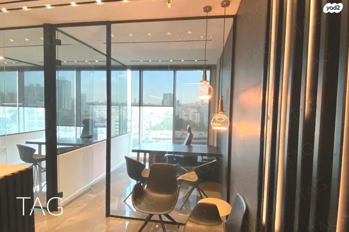 דרך מנחם בגין 150