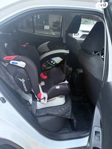 טויוטה יאריס קרוס