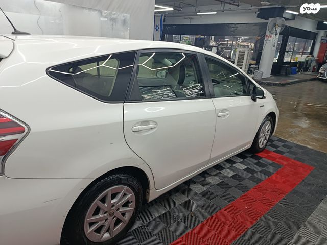 טויוטה פריוס פלוס