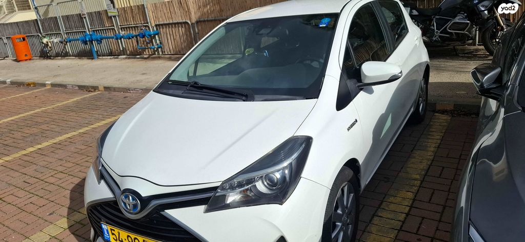 טויוטה יאריס