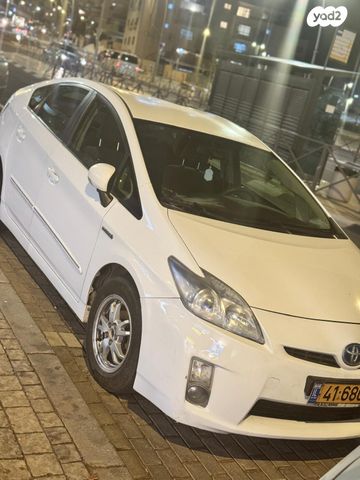 טויוטה פריוס