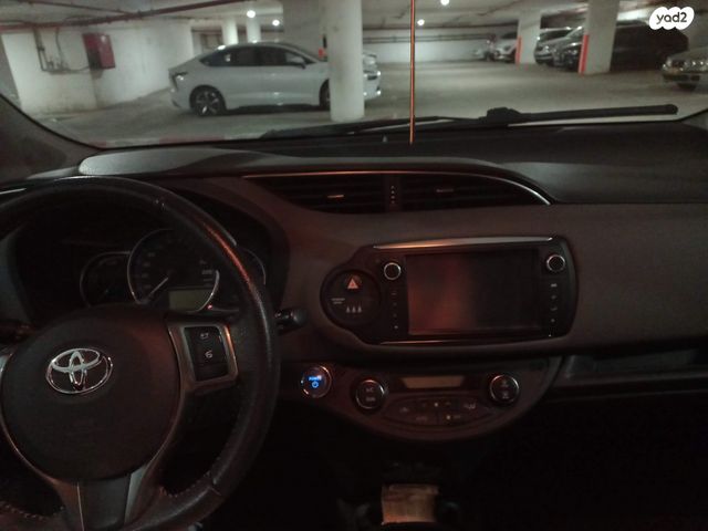 טויוטה יאריס