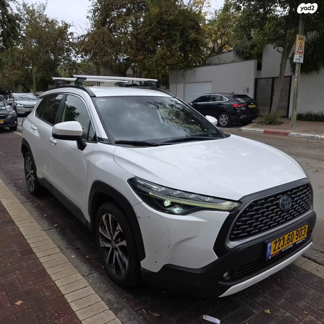 מודעת רכב טויוטה קורולה קרוס