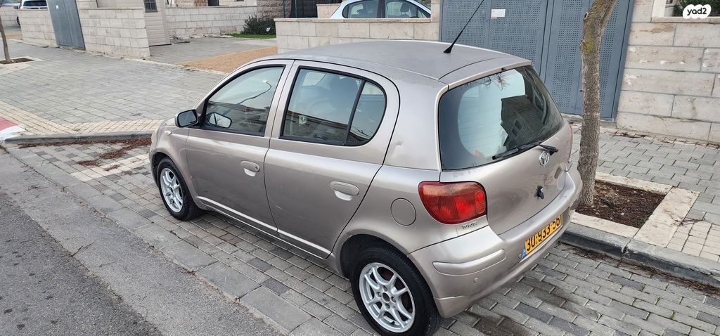 טויוטה יאריס